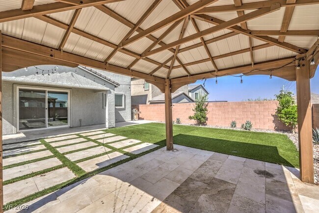 Building Photo - 10783 Searchers Ave