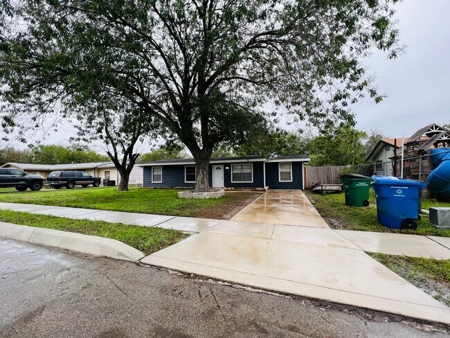 Building Photo - 4851 Castle Bow