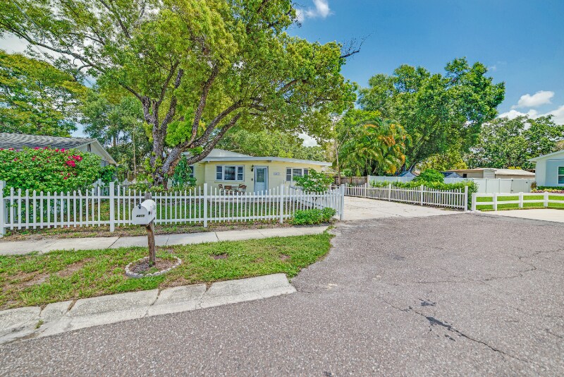 Building Photo - 4413 W Rogers Ave