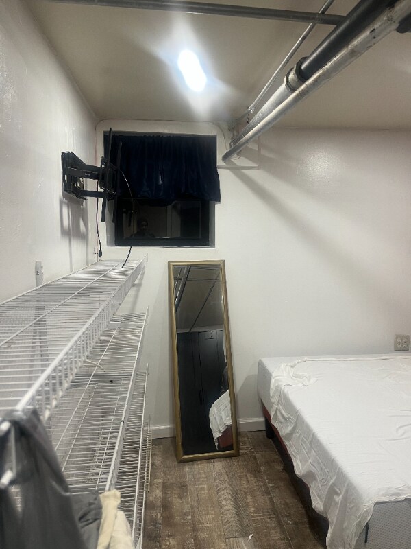 Building Photo - 573 E 93rd St