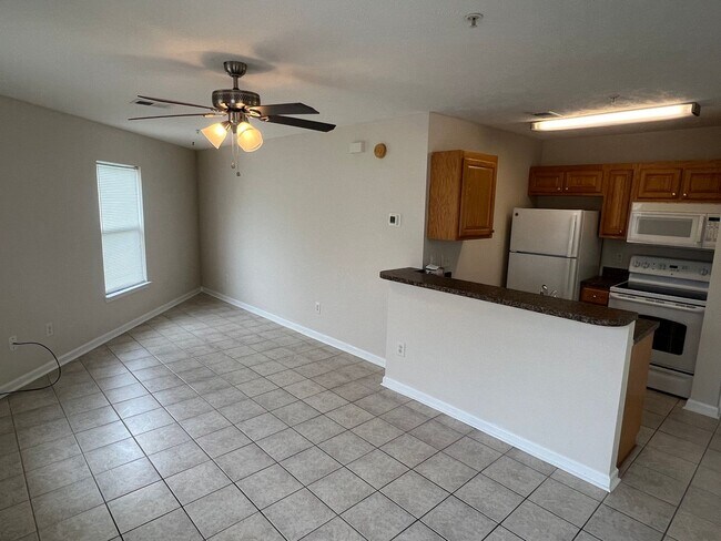 Building Photo - Condo