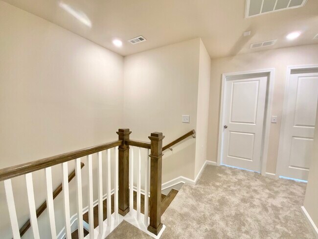 Building Photo - 836 Falls Grove Trl