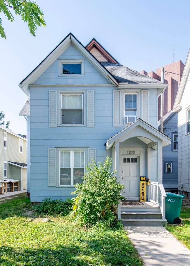 Building Photo - 1210 Washtenaw Ct