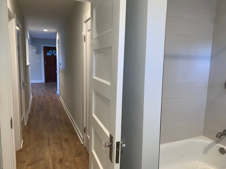 Building Photo - 923 Bridgeway