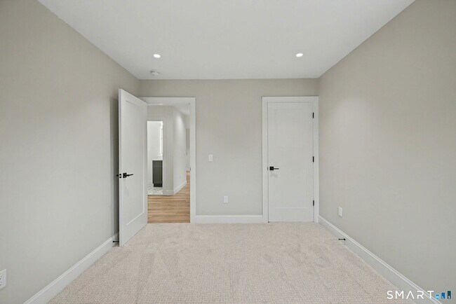 Building Photo - 156 Heatherwood Dr