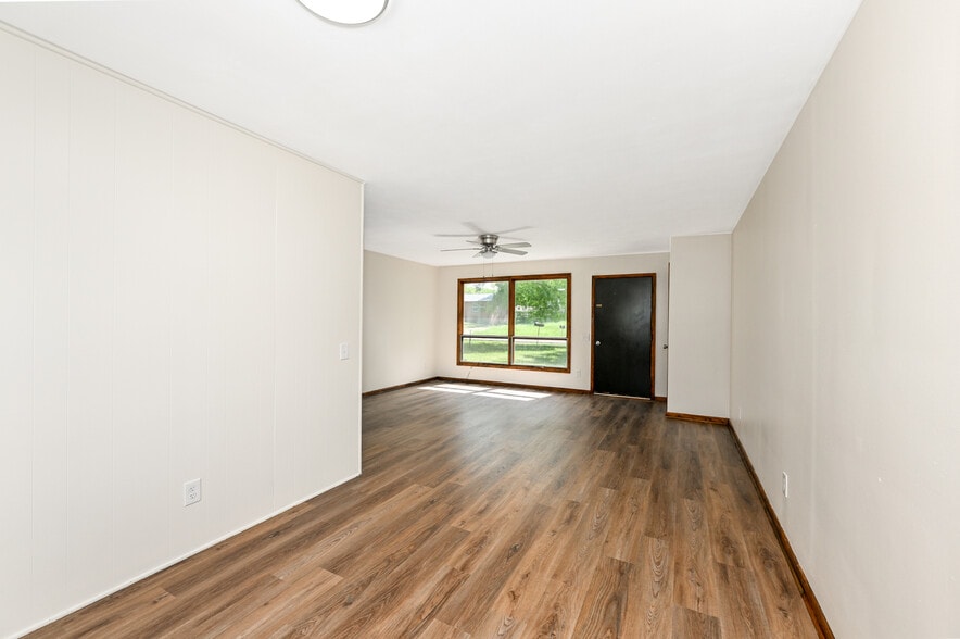 Building Photo - 3287 Delray Ave NW