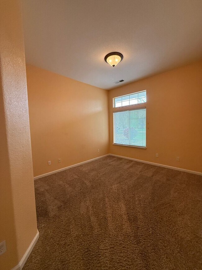 Building Photo - Beautiful Home in Sparks!