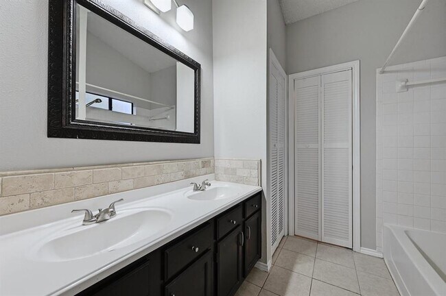Building Photo - 4601 Manzanillo Dr