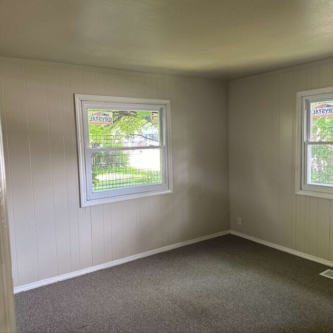 Building Photo - 5817 N Teutonia Ave