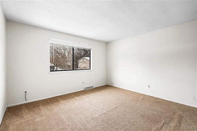 Building Photo - 364 Cameco Cir