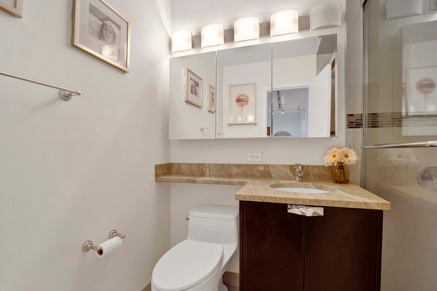 Building Photo - 1445 N State Pkwy