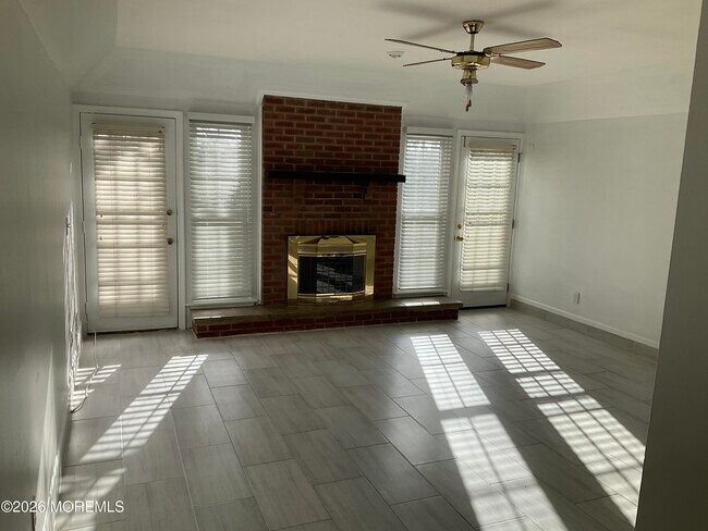 Building Photo - 37 Dogwood Dr