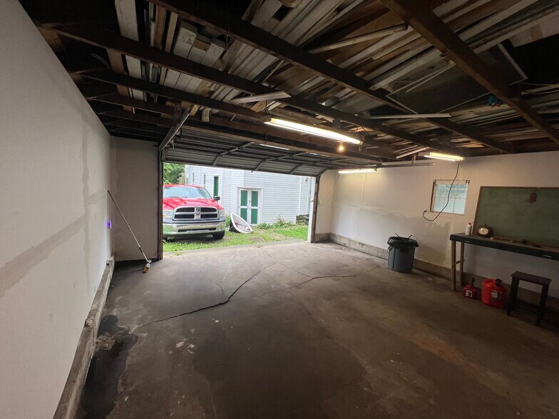 Building Photo - 132 Reed Ave
