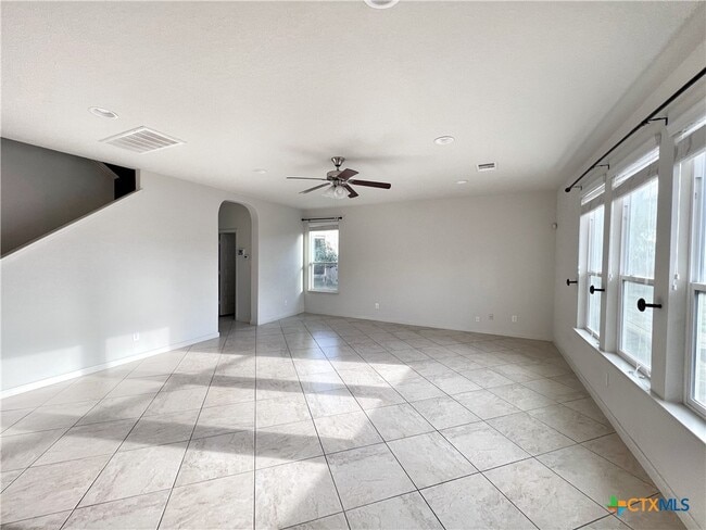 Building Photo - 310 Creekview Way