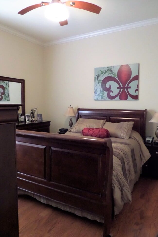 Building Photo - Location and upgrades! 3BR/2BA dbl garage, tons of storage, no carpet!