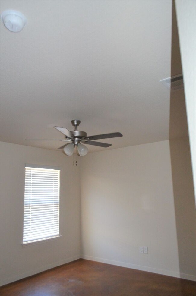 Building Photo - 806 N 3rd St