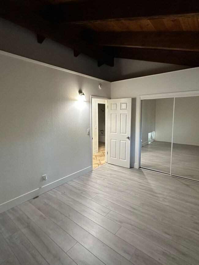 Building Photo - HOLIDAY SPECIAL ~ Home for Rent!