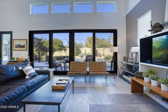 Building Photo - 3230 E Colter St