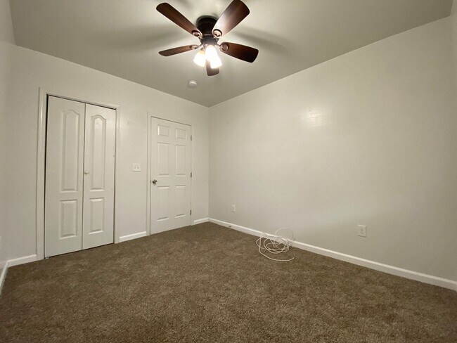 Building Photo - 863 Union St