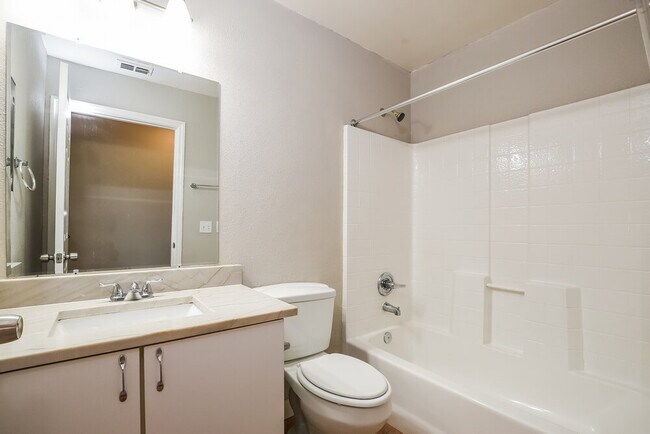 Building Photo - 324 Wekiva Chase Blvd