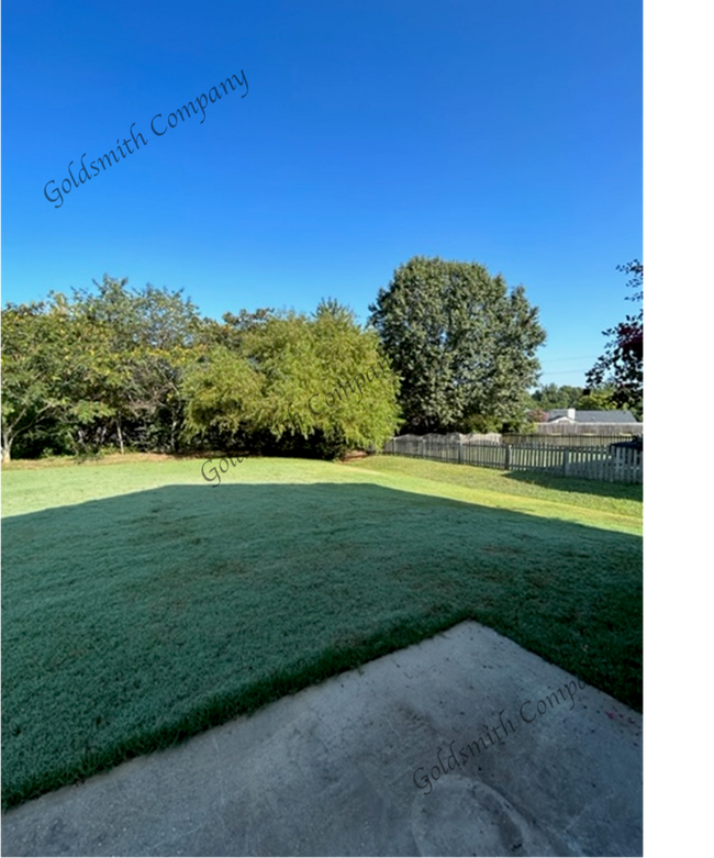 Building Photo - 105 Willow Bend Dr