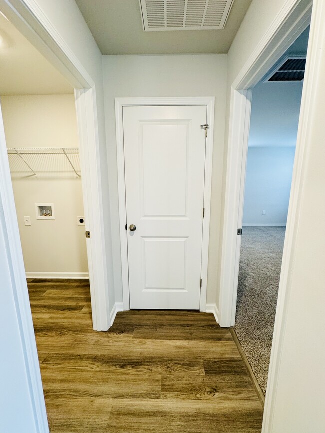 Building Photo - 1024 Kinness Dr