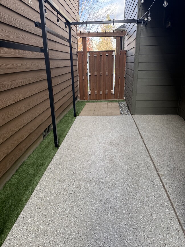 Building Photo - 20565 Sun Meadow Way