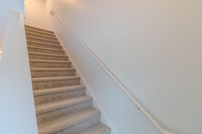 Building Photo - Trailside Condo-2 Bd 2.5 Bath