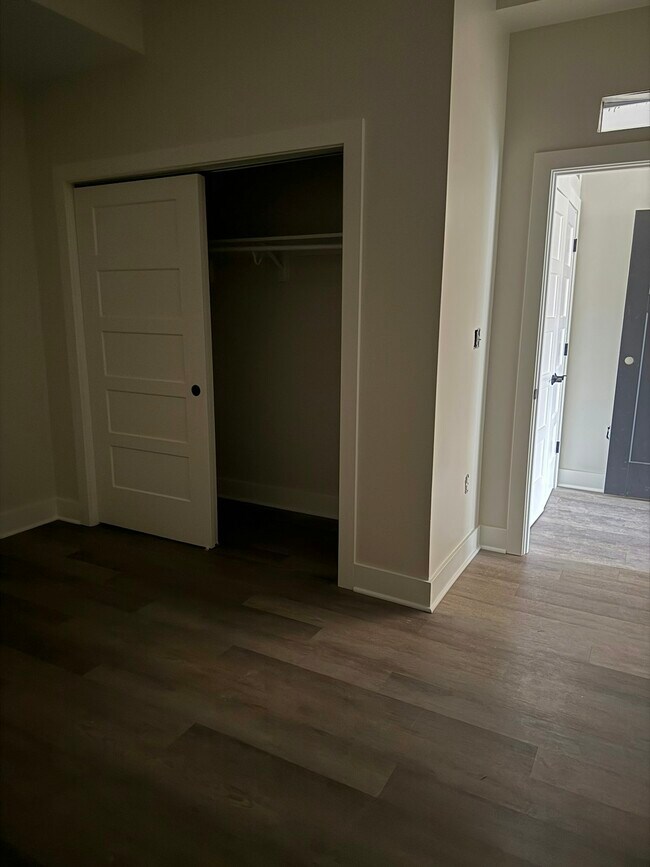 Building Photo - 106 E Erie St