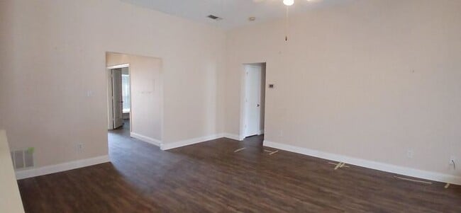 Building Photo - Summerfields Beauty: Oversized Kitchen + Flex 4th Bedroom