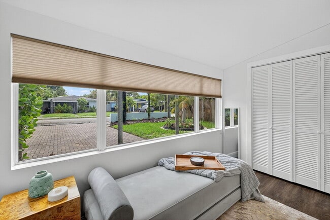 Building Photo - 1317 NE 1st Ave.