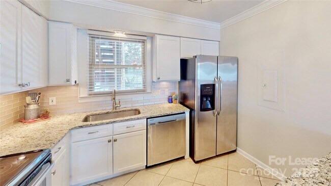 Building Photo - 9816 Emerald Point Dr