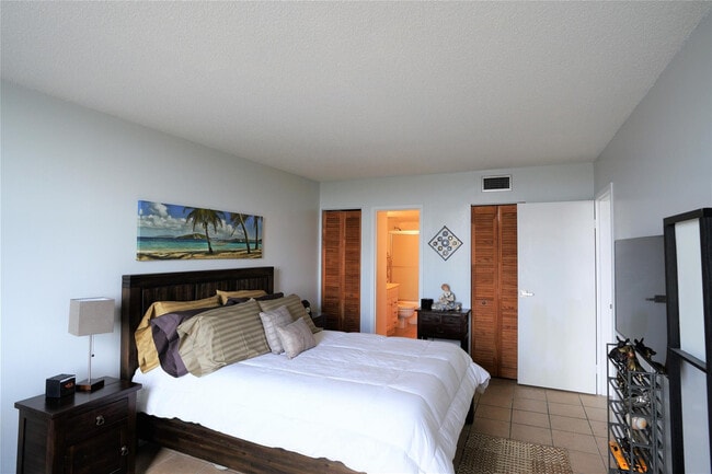 Building Photo - 13499 Biscayne Blvd