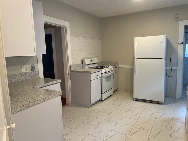 Building Photo - 145 Winsor Ave