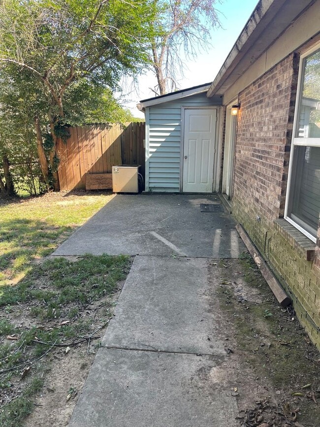 Building Photo - 3 bedroom 2 bath Hermitage duplex