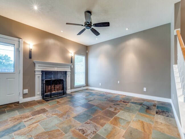 Building Photo - 1319 Park Wind Dr