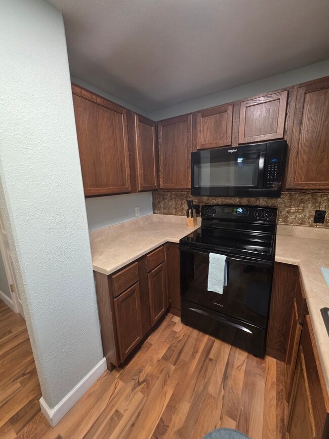 Building Photo - Oasis on F