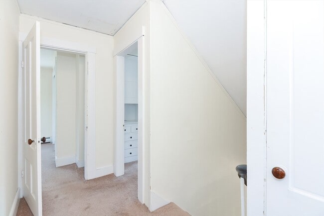 Building Photo - 118 Main St