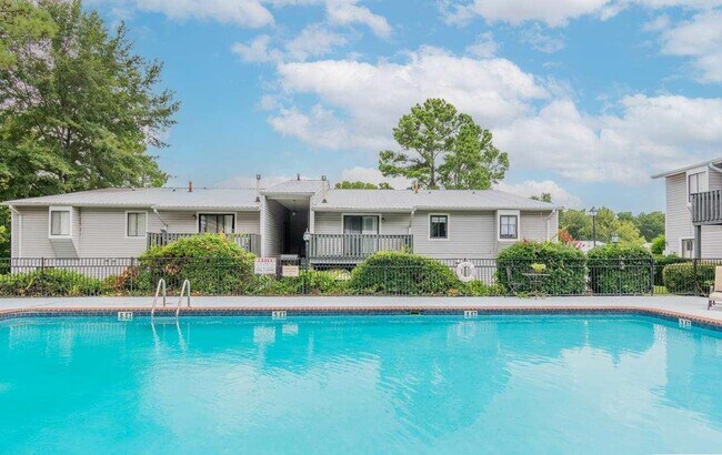 Community Swimming Pool - 1001 Woodland Vlg