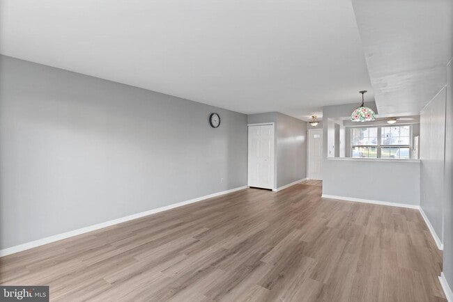 Building Photo - 387 Independence Dr