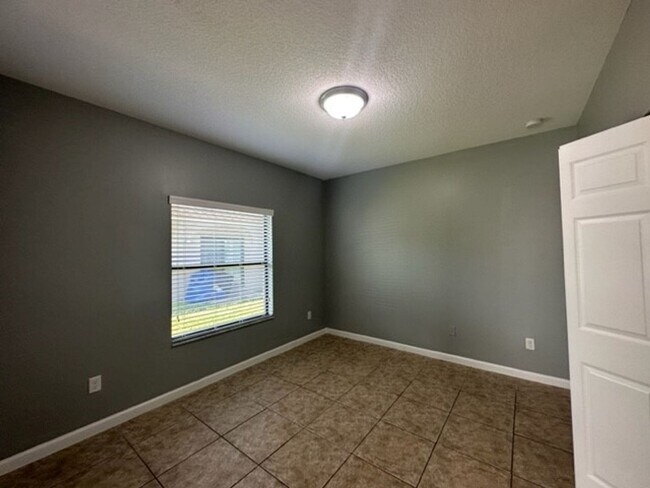 Building Photo - 1045 Villas LLC (1035 NE 10th Ave)