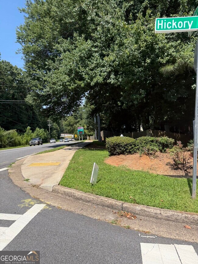 Building Photo - 1819 Cres Hill Dr NW