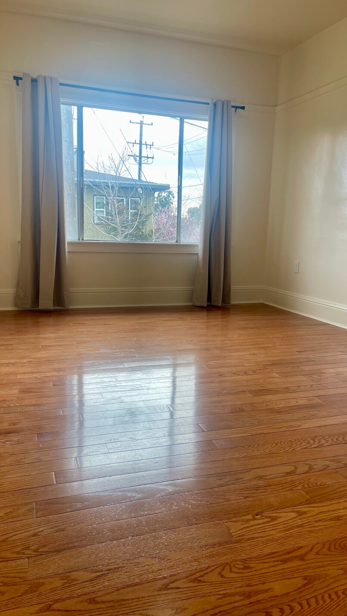 Building Photo - 566 53rd St