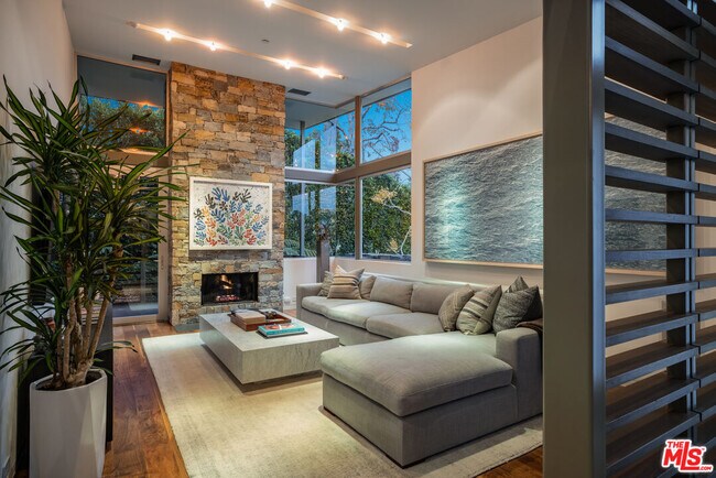 Building Photo - 717 Greentree Rd