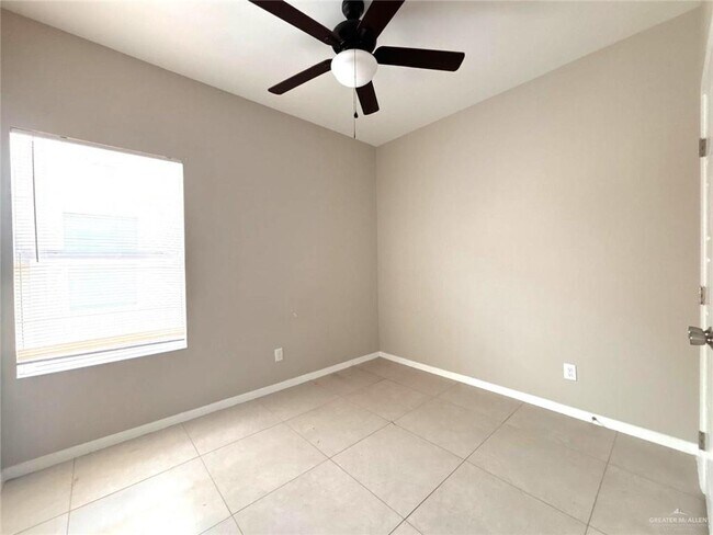 Building Photo - 1405 Alta Vista Dr