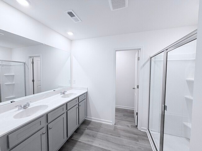 Building Photo - 522 Red Dragon Dr