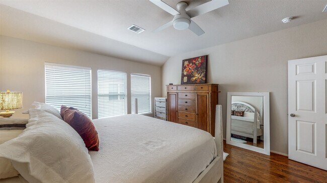 Building Photo - 1321 Paige St