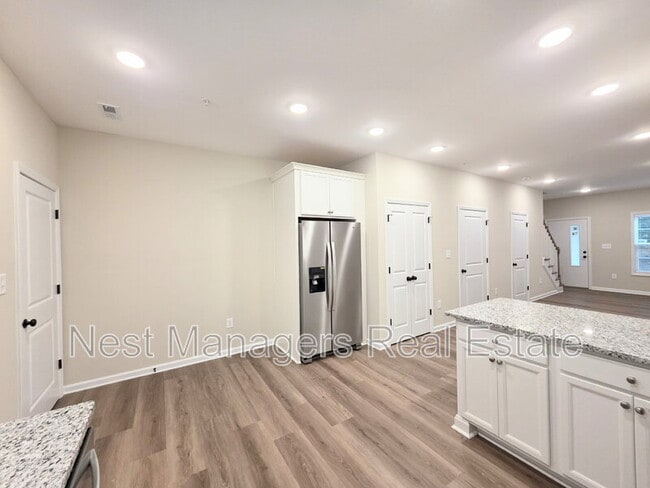 Building Photo - 1511 Fort Bragg Rd