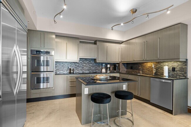 Building Photo - 333 Las Olas Way