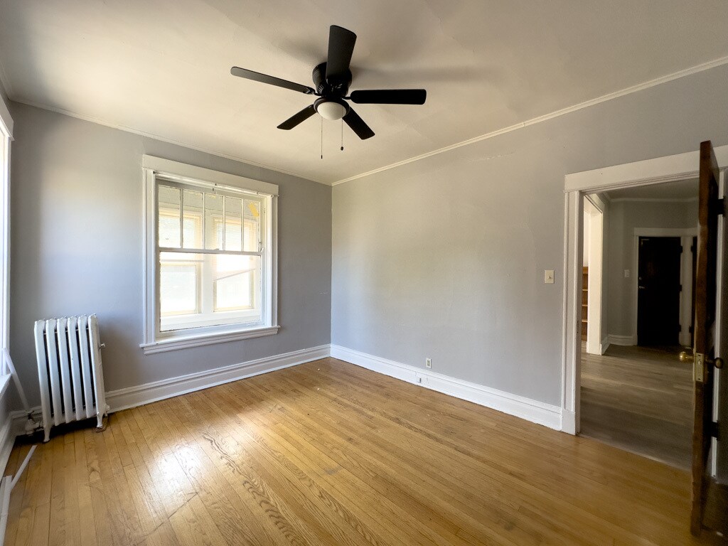 Building Photo - 1222 W Rosemont Ave